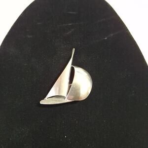 Beau 925 Sterling Vintage Sailboat Brooch Pin